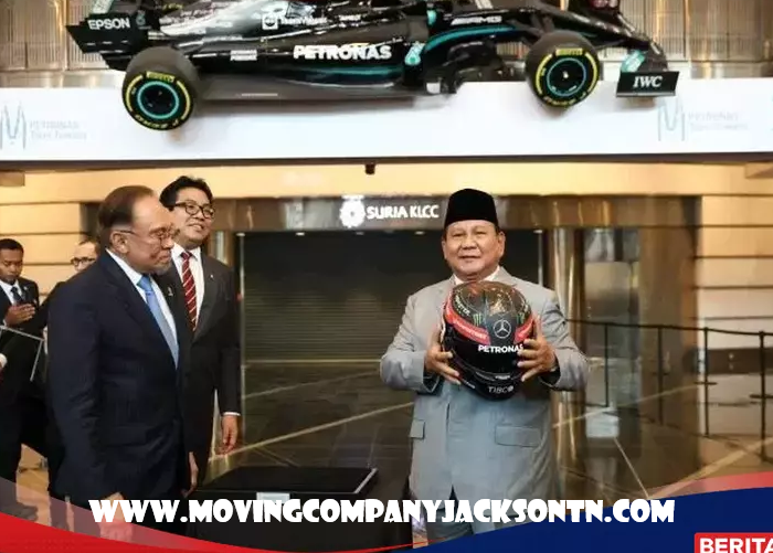 Helm Spesial Buat Presiden Prabowo dari Anwar Ibrahim